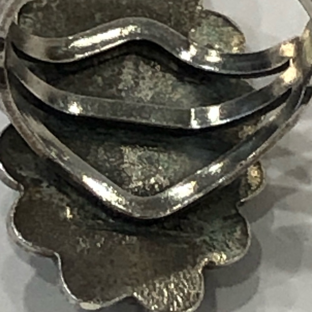 Silver and Turquoise Vintage Ring sz 8 Southwestern Design Marked Unique Style - Picture 12 of 16